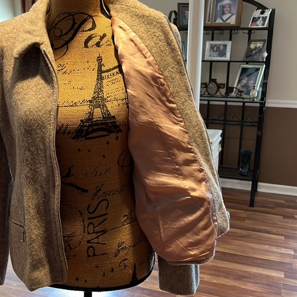 J. London size 10 grey jacket with pink inside lining - Picture 4 of 4